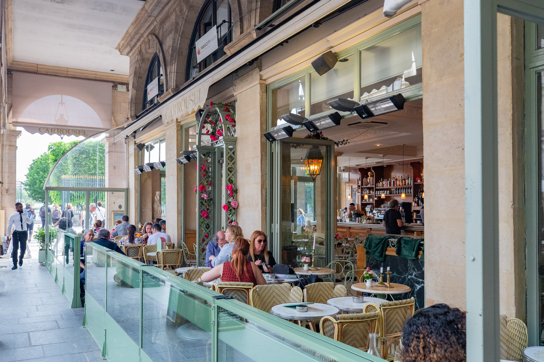 Le Carrousel Coffee Shops in Paris